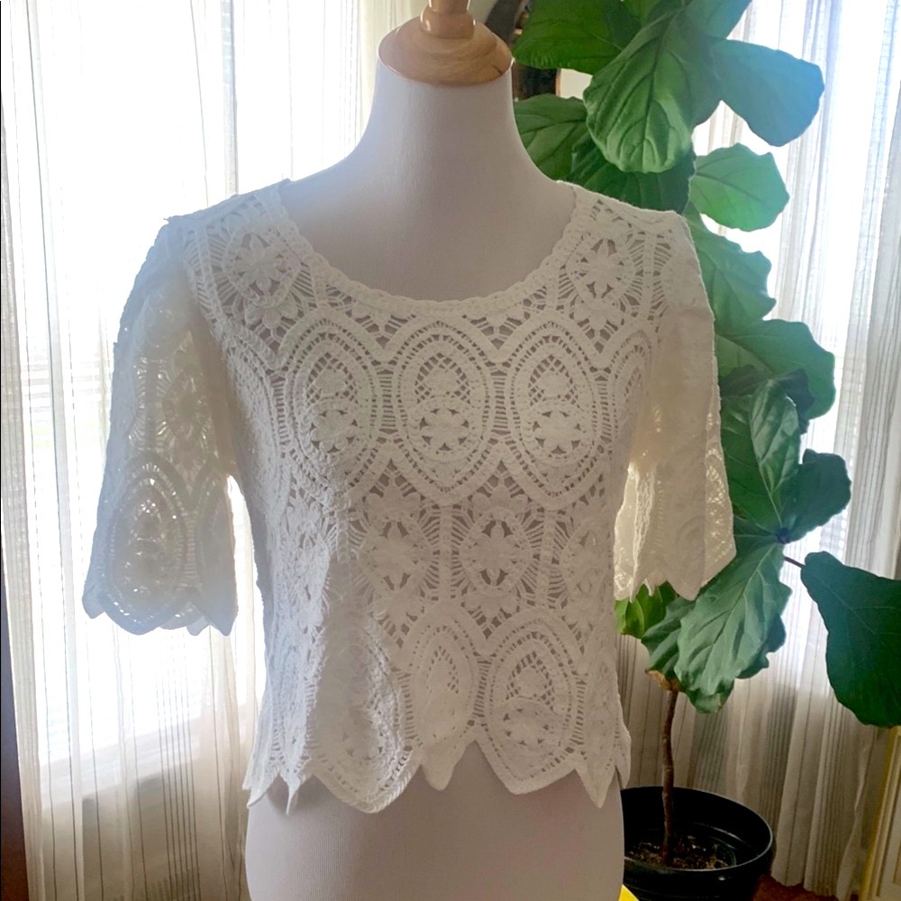 Solitaire White Boxy Crop Blouse